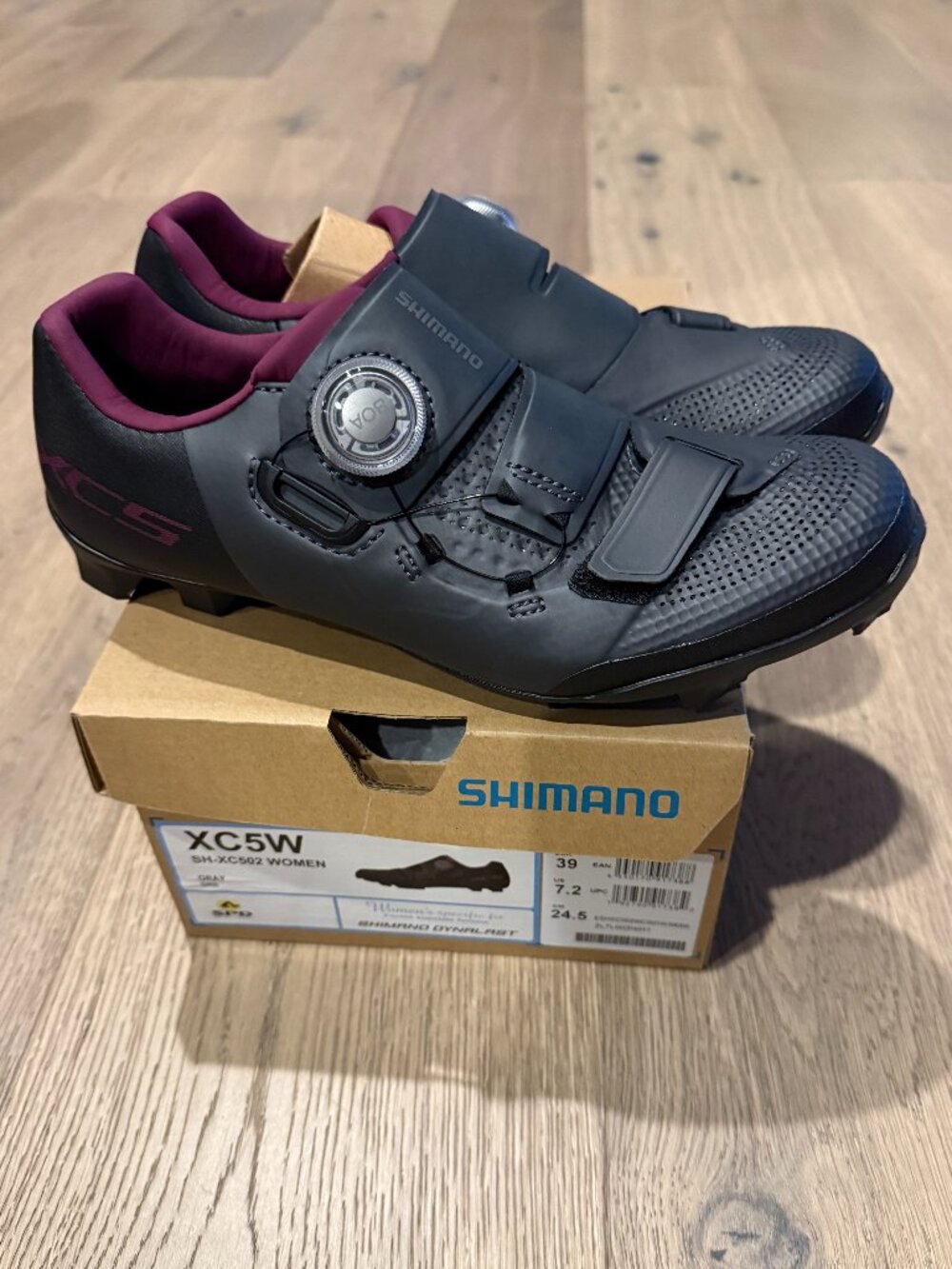 *NEW Shimano Women's Mountain Bike shoes Gray size 39 (7.5)